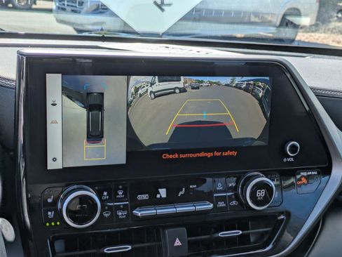 Used 2023 Toyota Highlander Limited AWD/4WD image 24