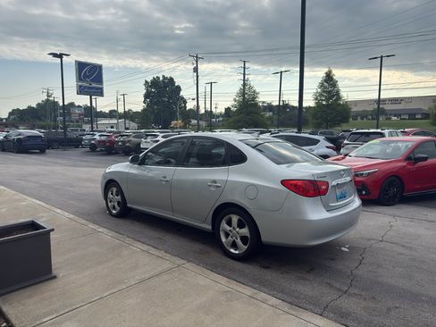 Used 2010 Hyundai Elantra SE FWD image 5