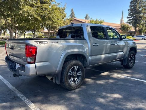Used 2017 Toyota Tacoma TRD Sport w/ Tow Package RWD image 3