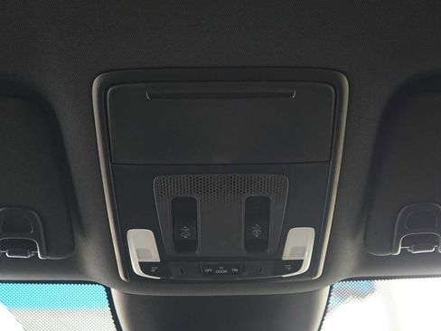 Used 2025 Honda Pilot TrailSport image 23