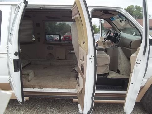 Used 2001 Ford E-150 and Econoline 150 image 8
