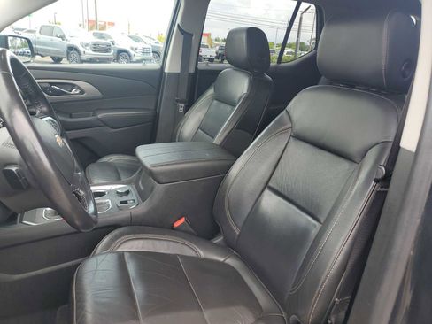 Used 2020 Chevrolet Traverse LT w/ LT Premium Package FWD image 13
