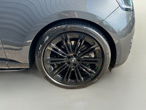 Used 2025 Land Rover Range Rover SE AWD/4WD image 38