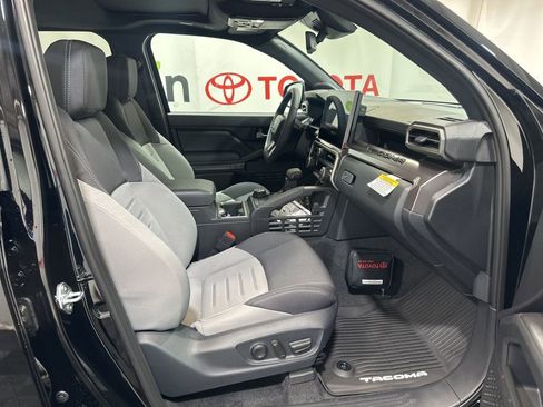 New 2025 Toyota Tacoma TRD Off-Road AWD/4WD image 12