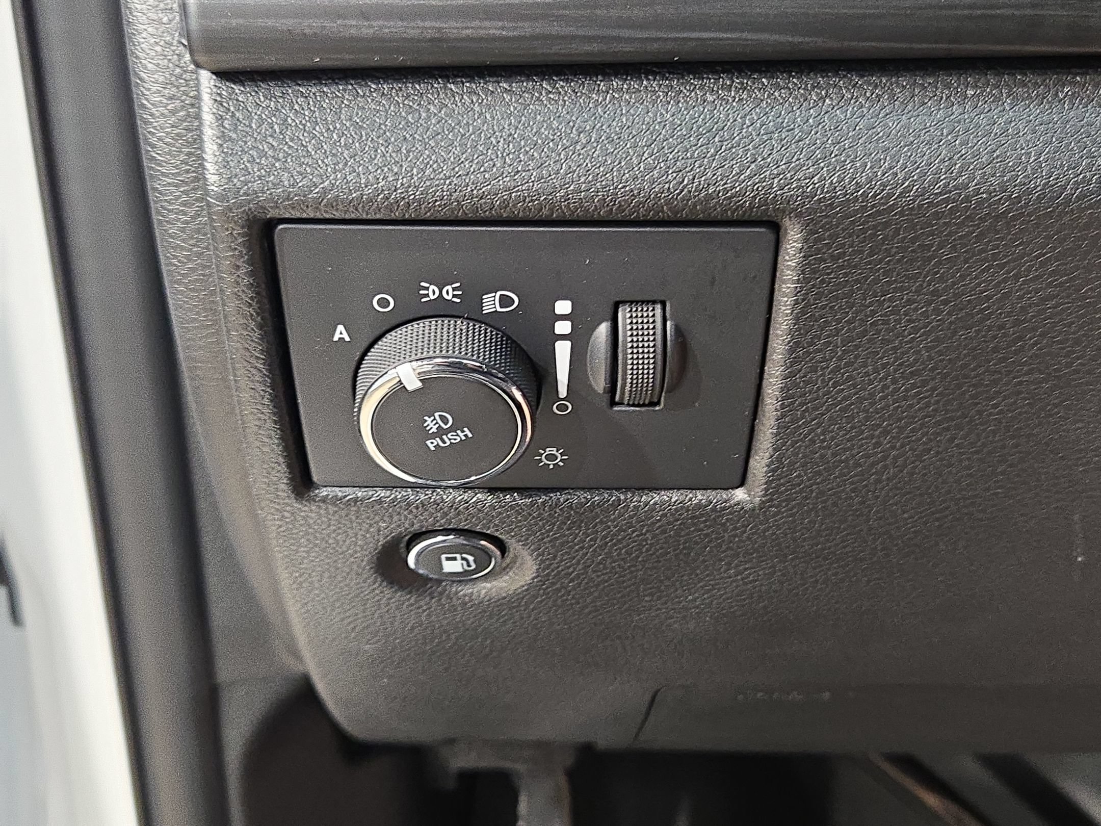 Used 2022 Jeep Grand Cherokee Laredo X AWD/4WD image 26
