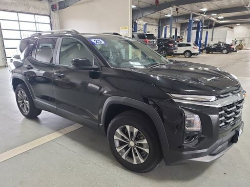 Used 2025 Chevrolet Equinox LT w/ Convenience Package II image 4