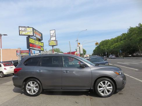 Used 2018 Nissan Pathfinder SL w/ SL Premium Package AWD/4WD image 9