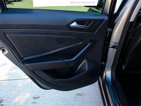 Used 2024 Volkswagen Jetta SE image 37