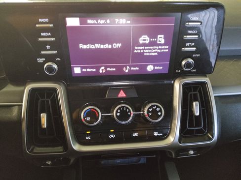 Used 2022 Kia Sorento LX image 25