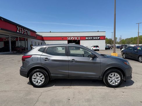 Used 2019 Nissan Rogue Sport S image 2