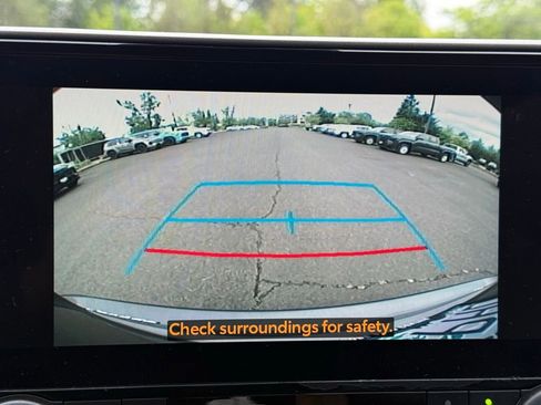 Used 2023 Toyota Highlander XLE AWD/4WD image 10