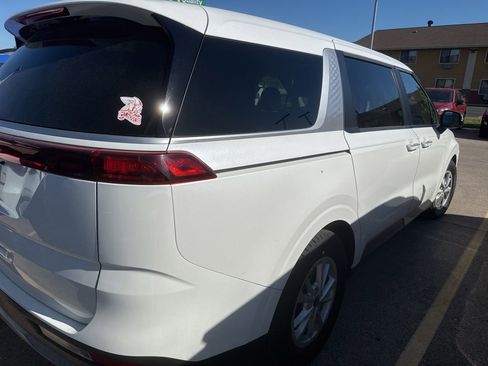 Used 2022 Kia Carnival LX FWD image 3