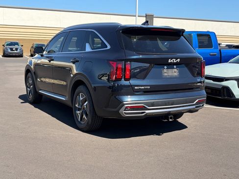 Certified 2023 Kia Sorento EX w/ Panoramic Sunroof Package image 4