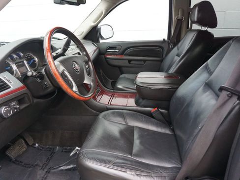 Used 2010 Cadillac Escalade Premium image 9