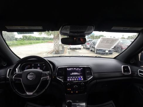 Used 2020 Jeep Grand Cherokee Altitude RWD image 11