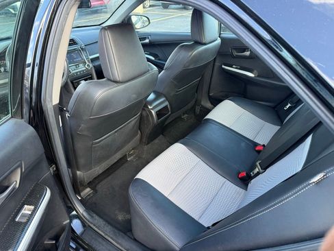 Used 2014 Toyota Camry SE image 6