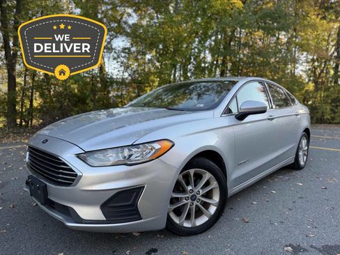 Used 2019 Ford Fusion SE image 1