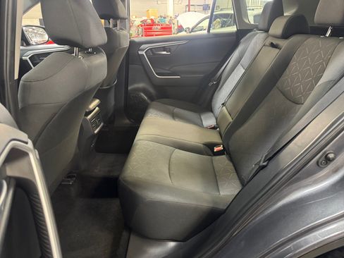 Used 2025 Toyota RAV4 XLE AWD/4WD image 17