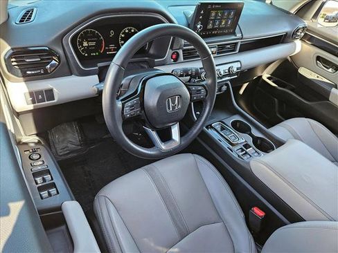 Used 2025 Honda Pilot EX-L image 10