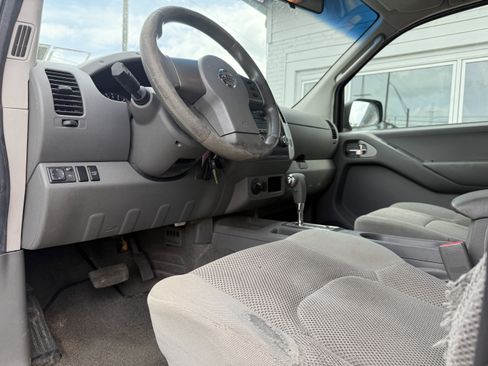 Used 2009 Nissan Frontier SE w/ SE Value Truck Pkg AWD/4WD image 13