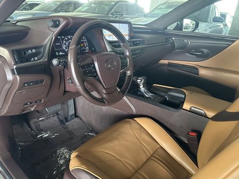 Used 2019 Lexus ES 300h Ultra Luxury w/ Accessory Package 2 image 11