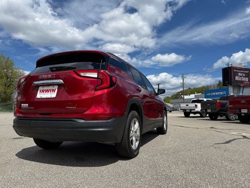 Used 2022 GMC Terrain SLE w/ Driver Convenience Package AWD/4WD image 16