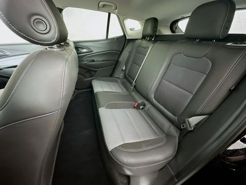 Used 2025 Chevrolet Trax LT FWD image 25