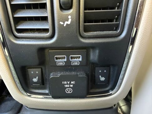 Used 2016 Jeep Grand Cherokee Limited AWD/4WD image 13