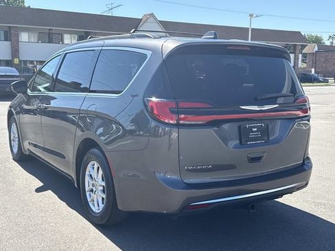 Used 2022 Chrysler Pacifica Touring-L FWD image 8