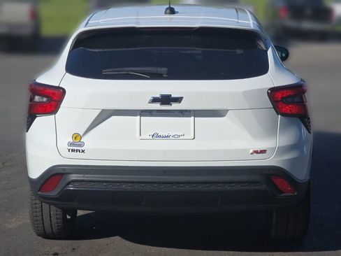 Used 2024 Chevrolet Trax RS FWD image 6