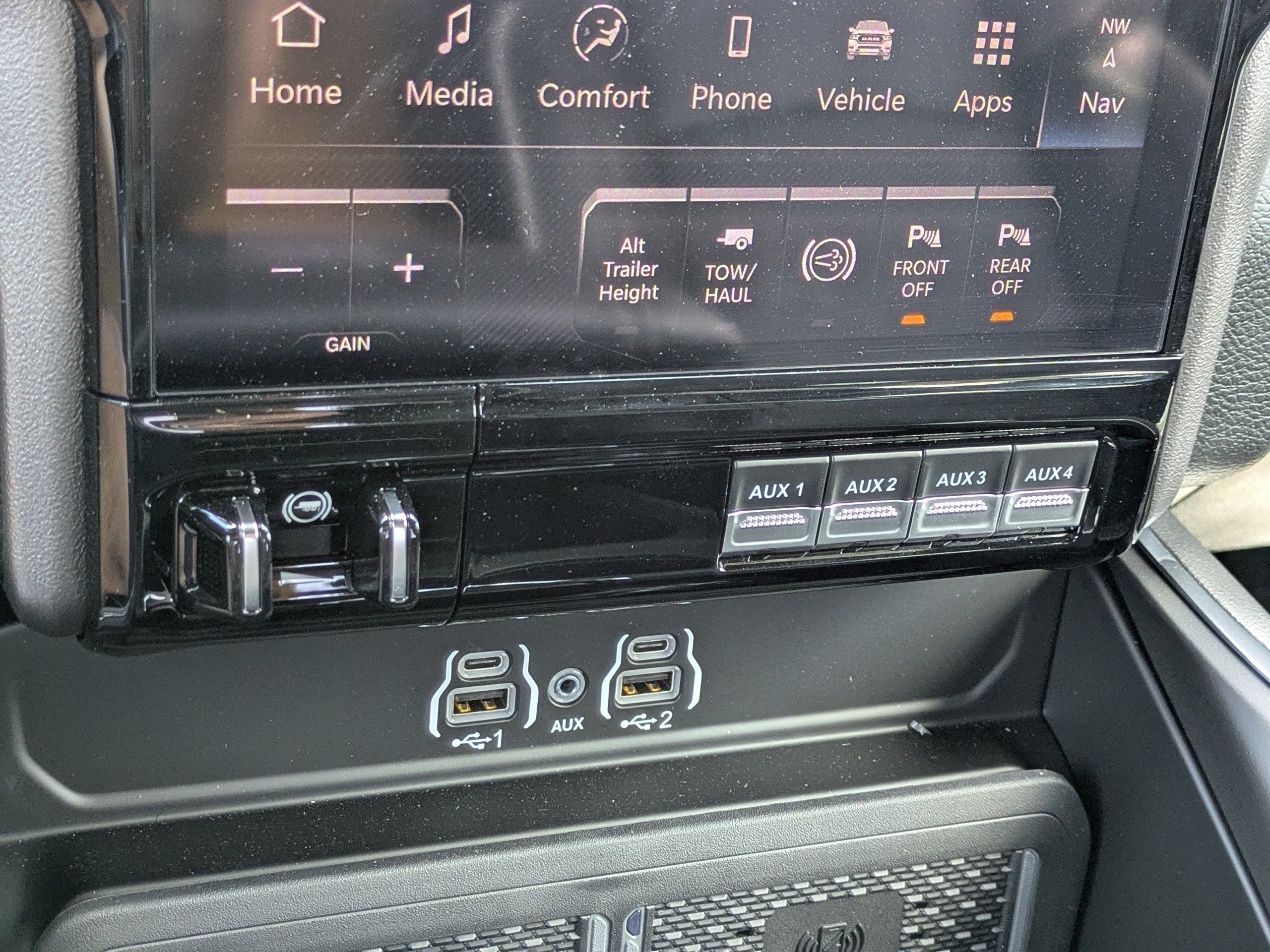 New 2026 RAM 3500 Laramie AWD/4WD image 28
