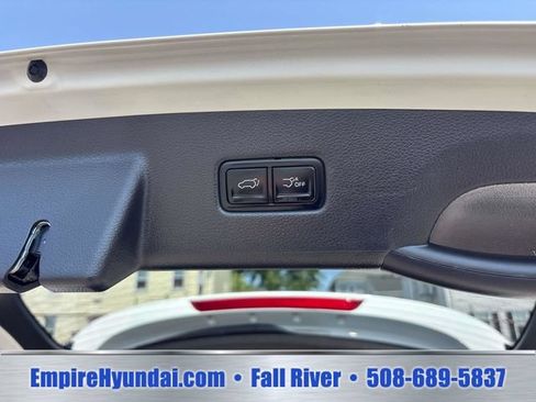Used 2024 Kia Carnival EX FWD image 15