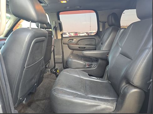 Used 2013 Chevrolet Suburban LTZ RWD image 5