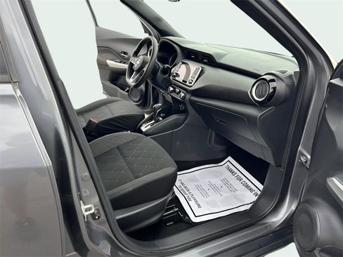 Used 2020 Nissan Kicks SV image 9