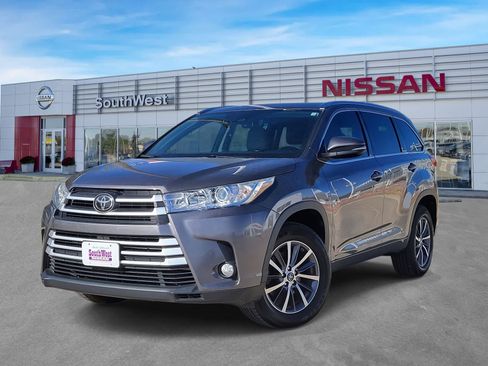 Used 2017 Toyota Highlander XLE image 1