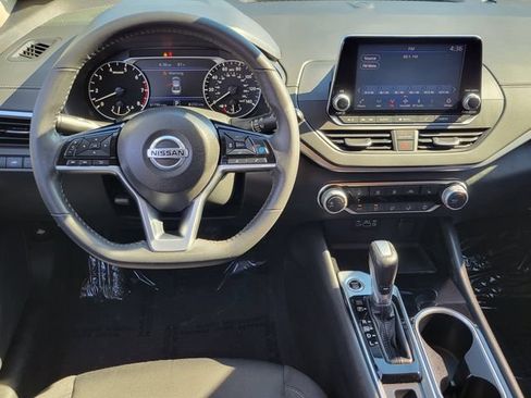 Used 2022 Nissan Altima 2.5 SV w/ SV Premium Package FWD image 6