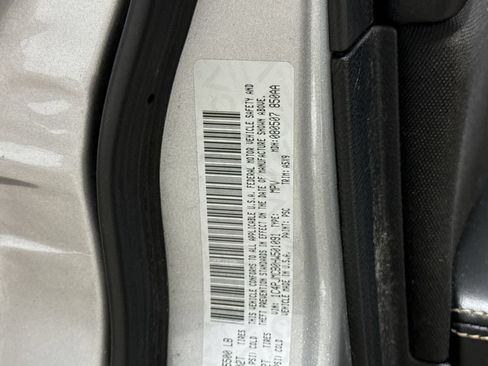 Used 2017 Jeep Cherokee Latitude AWD/4WD image 27