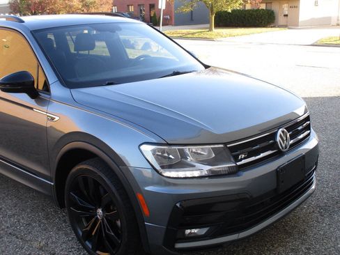 Used 2021 Volkswagen Tiguan SE R-Line FWD image 40