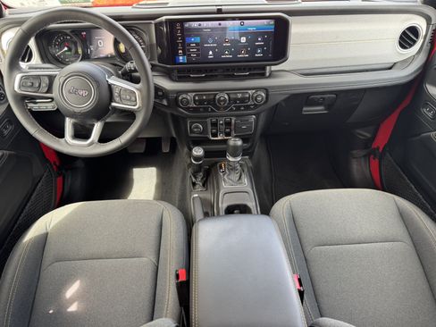 Used 2025 Jeep Wrangler Unlimited Sahara w/ Safety Group AWD/4WD image 24