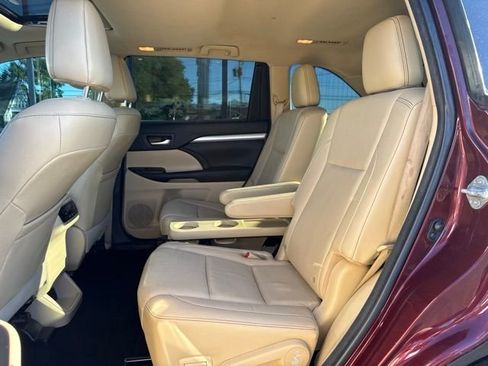 Used 2016 Toyota Highlander XLE AWD/4WD image 14