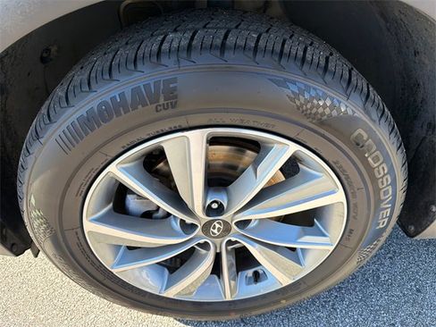 Used 2019 Hyundai Santa Fe FWD image 11
