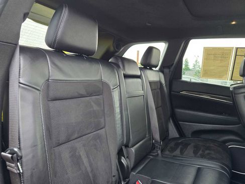 Used 2019 Jeep Grand Cherokee SRT image 13