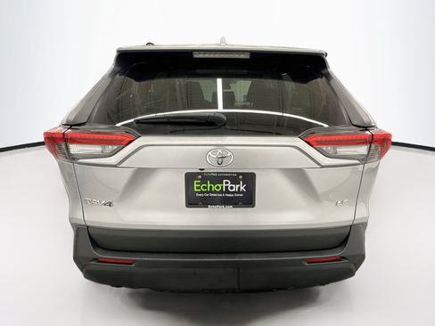 Used 2022 Toyota RAV4 LE FWD image 7