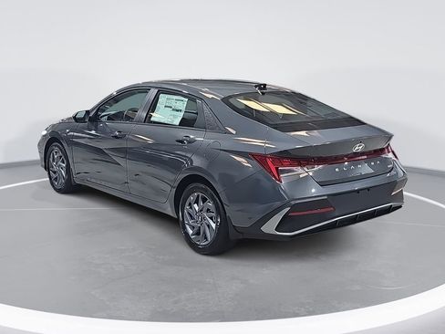 New 2026 Hyundai Elantra Blue image 6