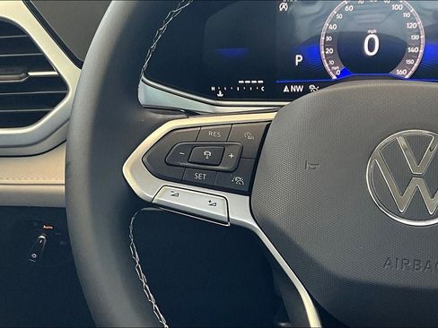 New 2025 Volkswagen Taos SE image 22