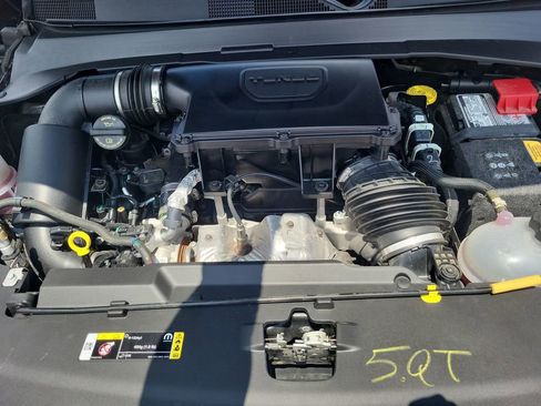 Used 2024 Jeep Compass Latitude image 17