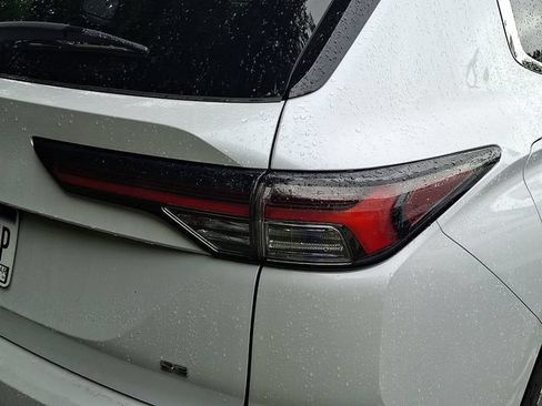 Used 2025 Mitsubishi Outlander SE FWD image 8