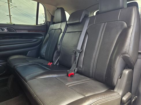 Used 2010 Lincoln MKT AWD image 13