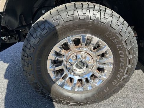 Used 2021 Ford F350 Lariat w/ Chrome Package image 33