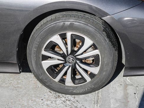 Used 2018 Toyota Prius Prime Premium image 11